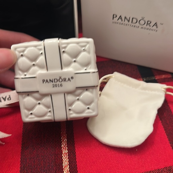Pandora 2016 Christmas Present Ornament Limited Edition - Picture 4 of 7